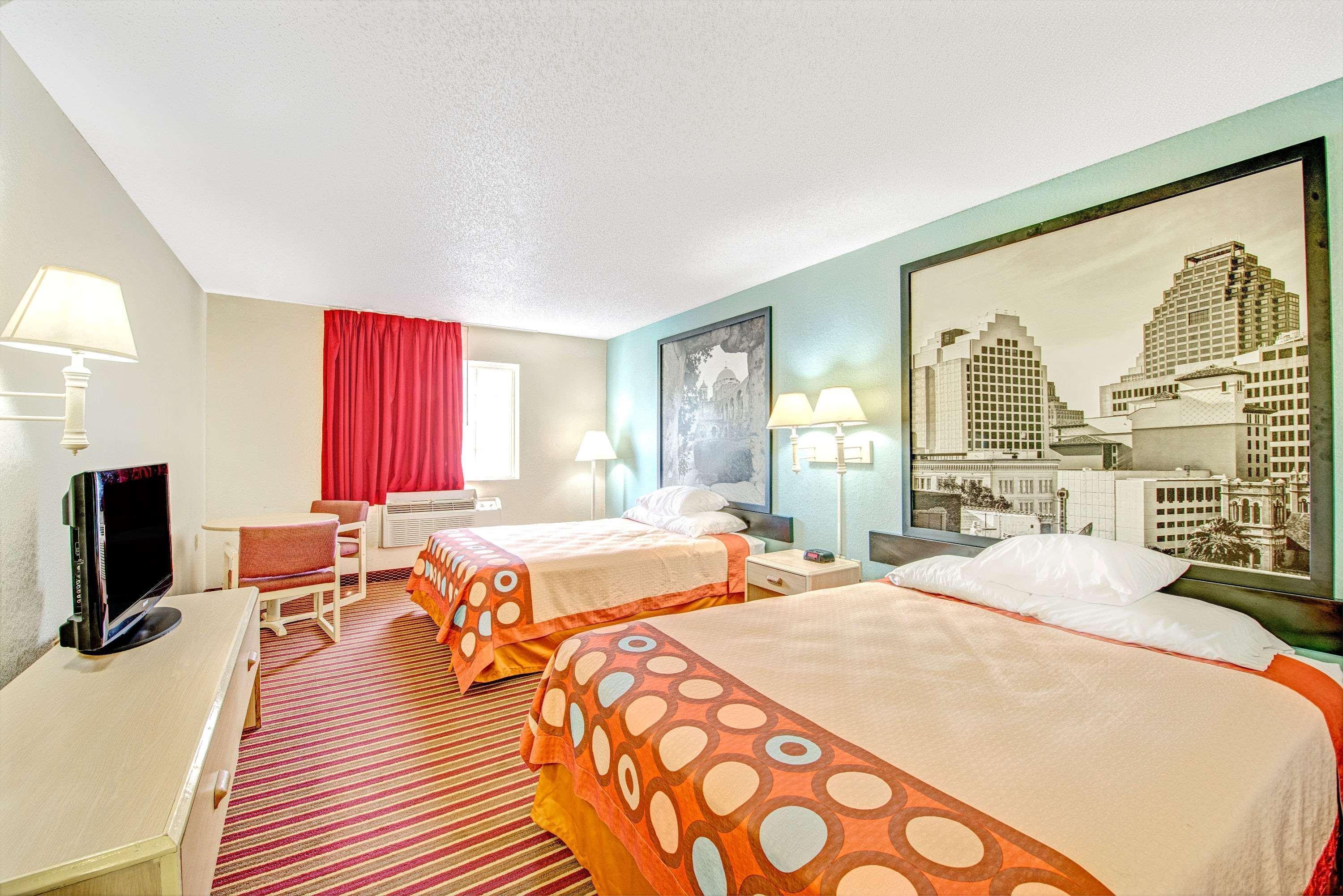 Hotel Super 8 By Wyndham San Antonio/Fiesta Exterior foto