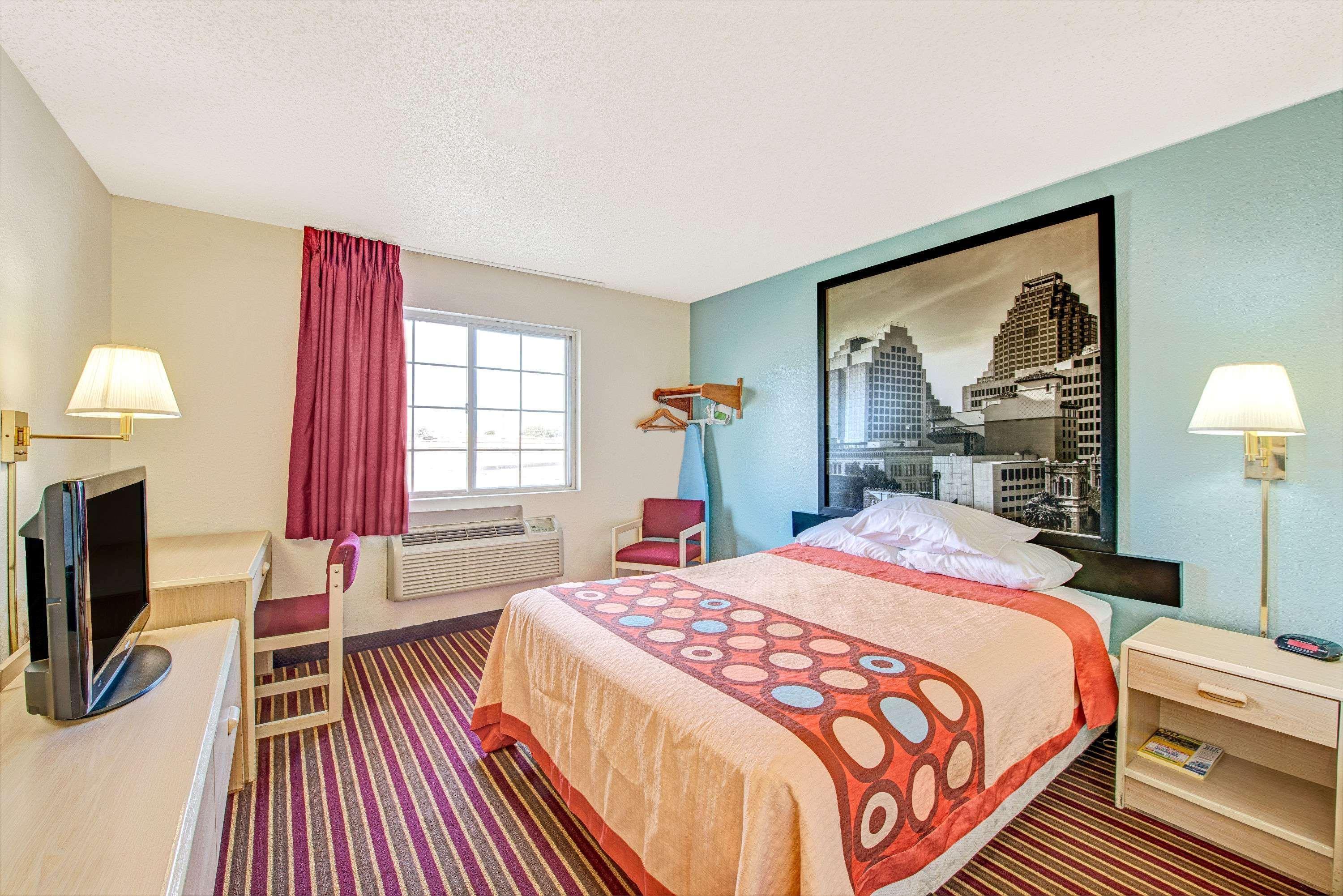 Hotel Super 8 By Wyndham San Antonio/Fiesta Exterior foto