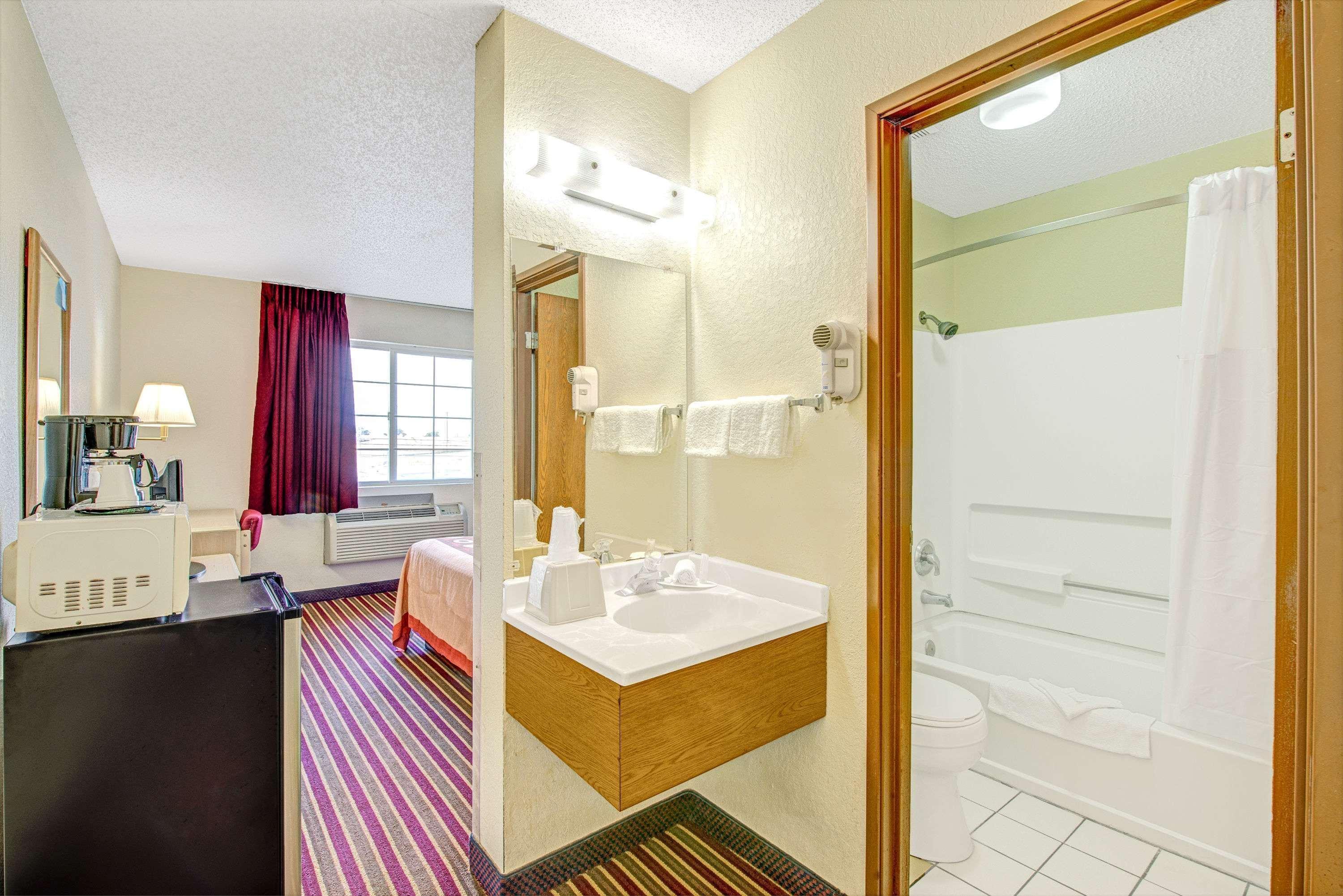 Hotel Super 8 By Wyndham San Antonio/Fiesta Exterior foto