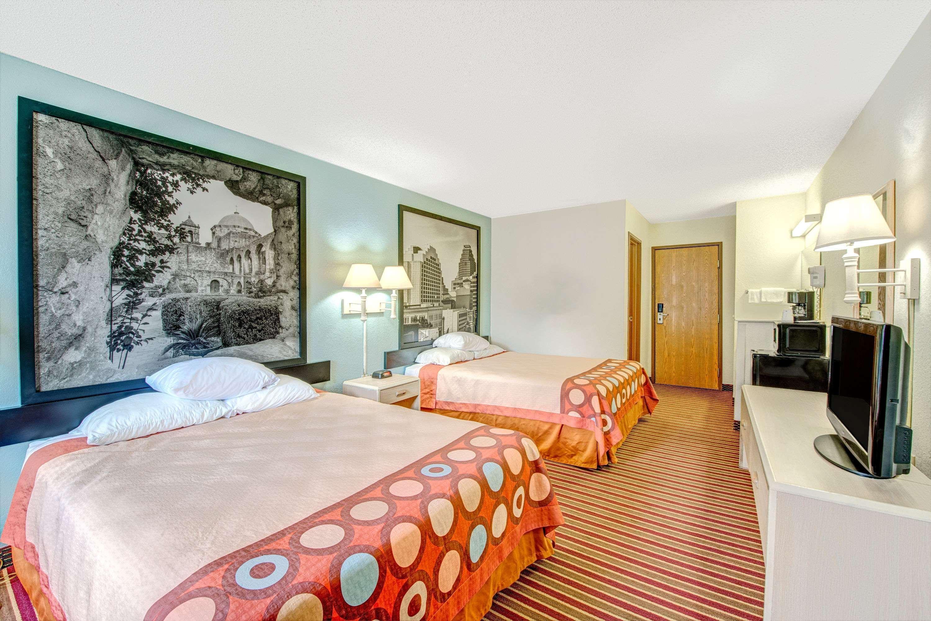 Hotel Super 8 By Wyndham San Antonio/Fiesta Exterior foto